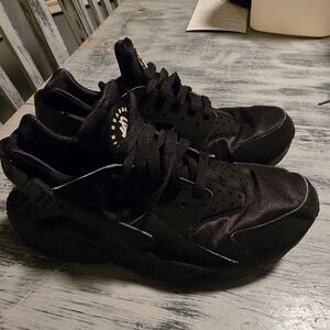 Black Nike Huaraches